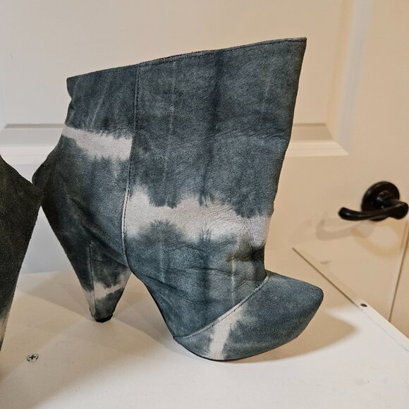 Irregular Choice Architecture Inspired Boots - Picture 2 of 10